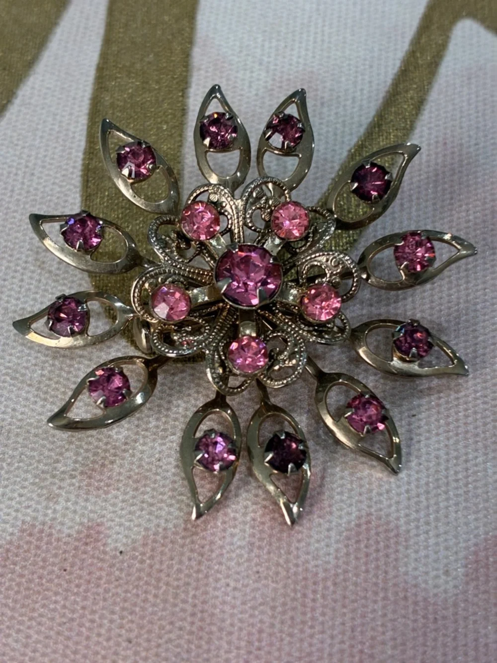 Vintage-Style Pink Crystal Glass Floral Brooch - Women Jewelry